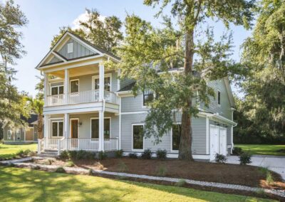 Front exterior of 335 4th Ave in Mount Pleasant, SC